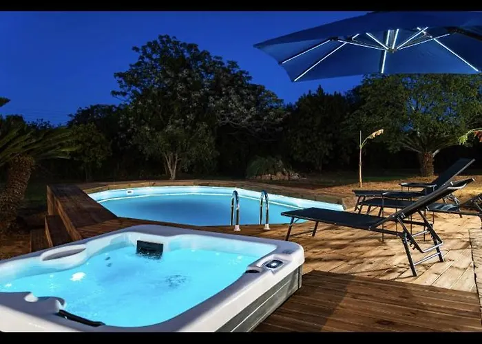 Villa Elena With Jacuzzi